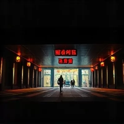 《电梯停在十三层》封面:电梯楼层数字与半开的门